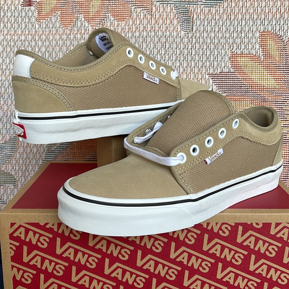 Vans WMNS Chukka Low
Incense/White
VN0A5HEX3BW
Sneakers - Picture 9 of 16